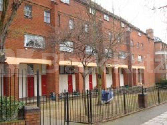 			3 Bedroom, 1 bath, 1 reception Flat			 Fitzjohns Avenue, HAMPSTEAD NW3